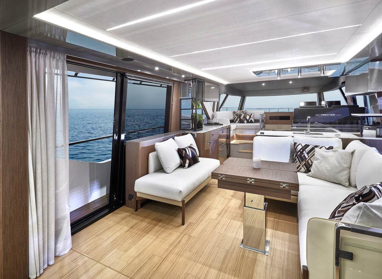 PRESTIGE X60: VOLUMINOUS LIVING SPACES, NATURAL LIGHT, EASY FLOW OF MOVEMENT ON BOARD